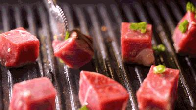 徐州发现超魔幻烧肉酒场，颜值赛高！可以大口吃肉大口喝酒！