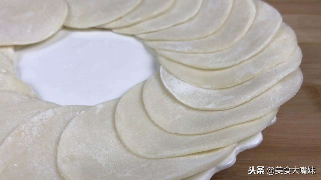 饺子皮多了怎么办,饺子皮吃不完剩下的怎么做好吃