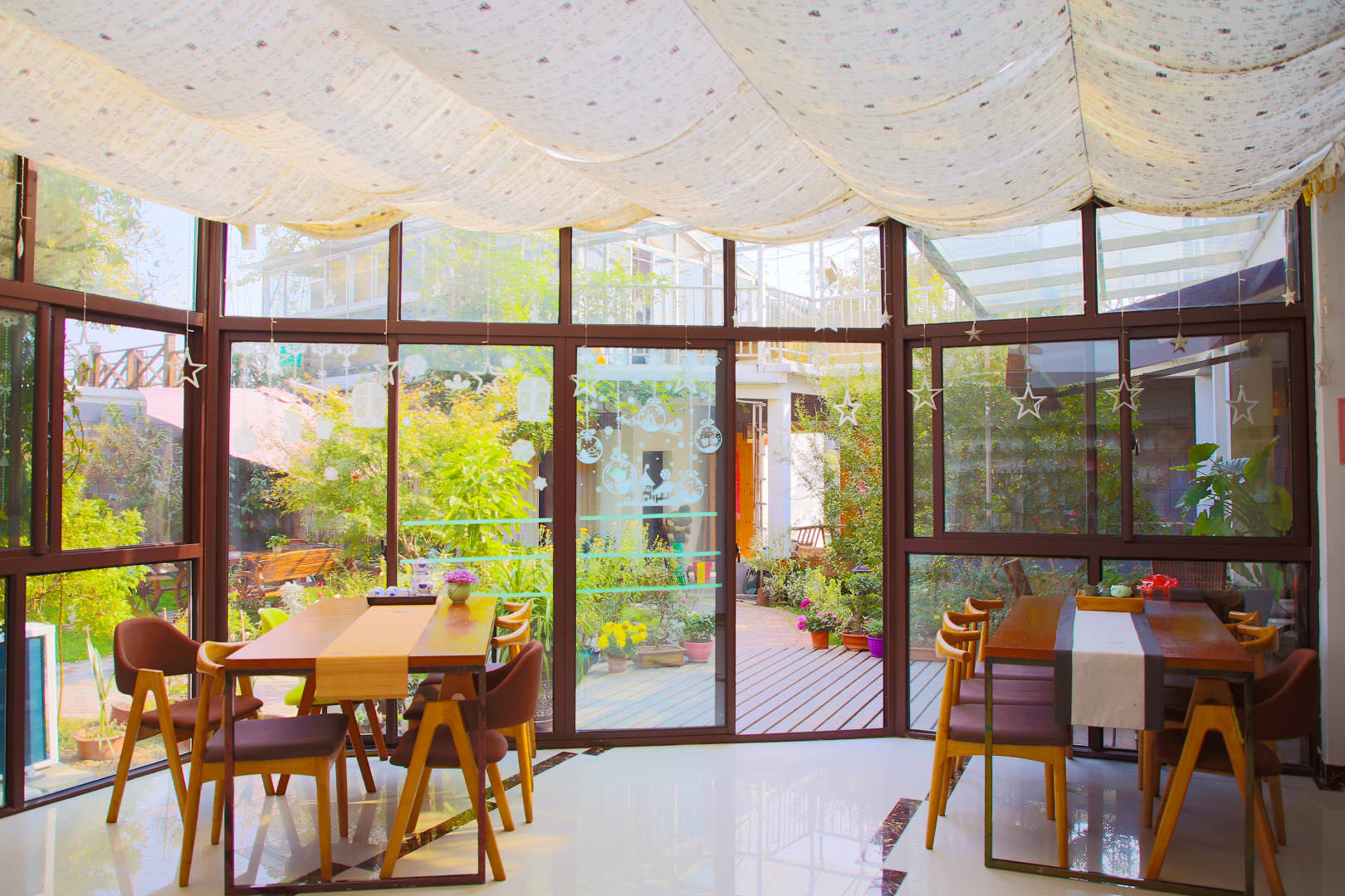 那些旅游的人是怎么赚钱的,经验分享如何在旅游中省钱又省心