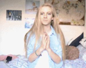 一见钟情只是在人群里多看你一眼,一见钟情就是在人群中多看了你