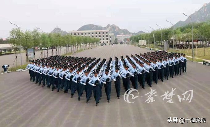 独家揭秘！大阅兵空军方队有两位十堰籍官兵，其中一位参加过三次阅兵