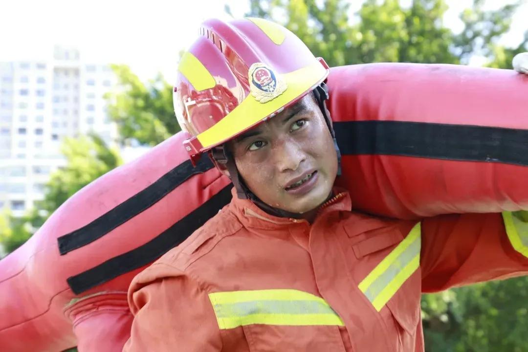 报告文学六：火焰蓝，盛开英雄之花——记贵港消防“全国青年岗位能手”王浩