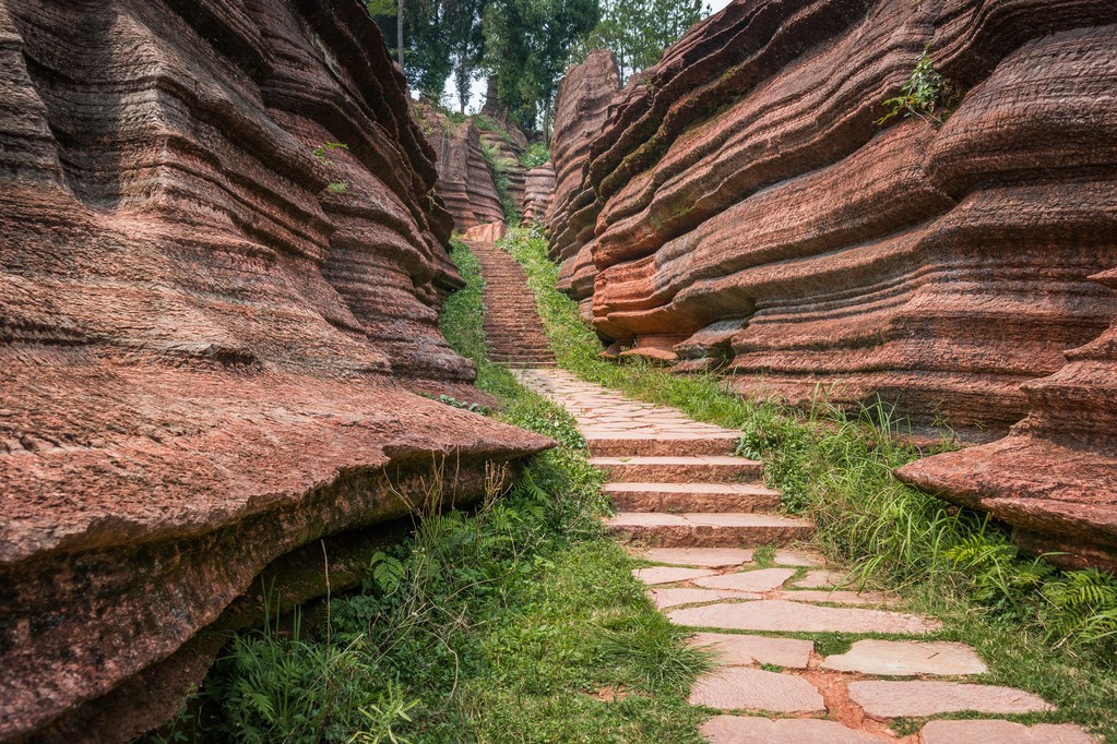 中国南方喀斯特的组成,中国南方喀斯特地貌原因