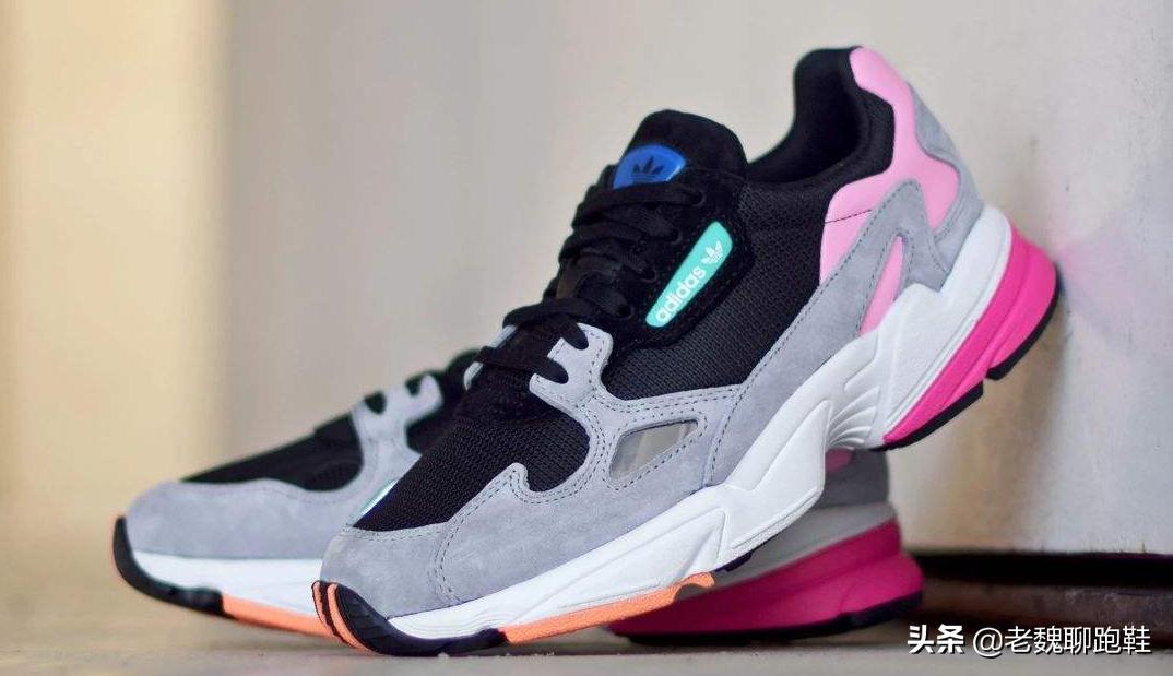 阿迪达斯三道杠和三叶草哪个好,阿迪达斯三叶草和三道杠的区别