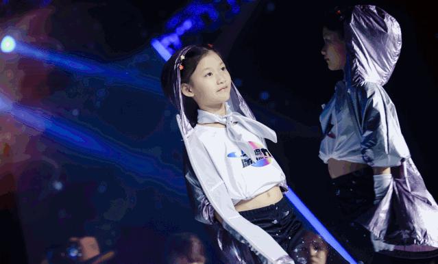 孩子在家上网课弯腰驼背怎么办,宅家上网课孩子如何保护视力