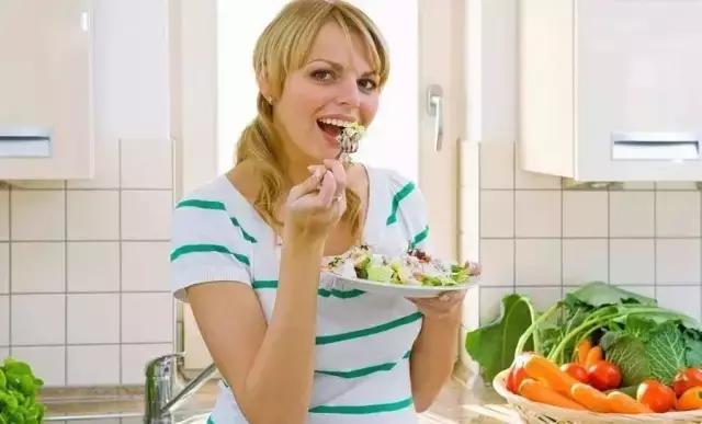 减肥期间容易饥饿怎么办,减肥期间饿的最好的解决方法