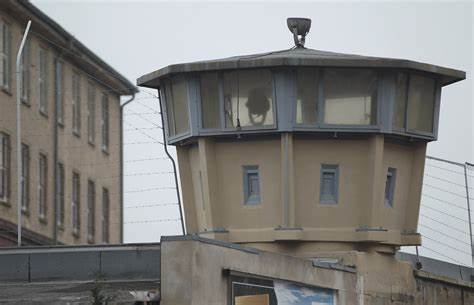 “老大哥”的统治困境：无孔不入的斯塔西为何无法阻止东德崩溃