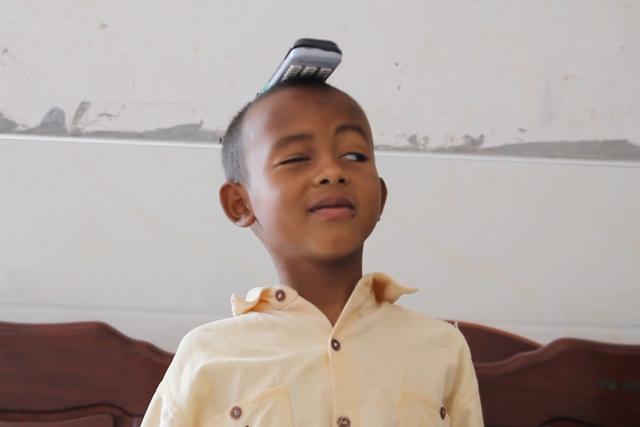 11年前，农村奶奶收留了一个黑人小孩巴比，如今怎么样了