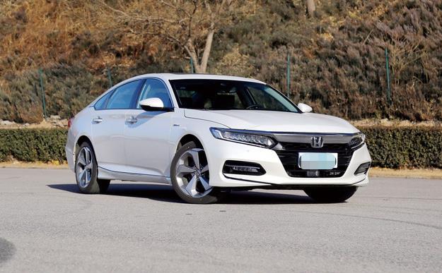 雅阁混动比燃油版油耗相差多少,雅阁phev插电混动满电油耗