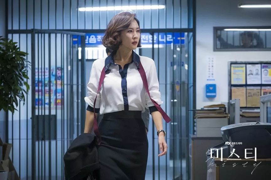 通勤怎么穿才好看,春季通勤怎么穿气质出众呢