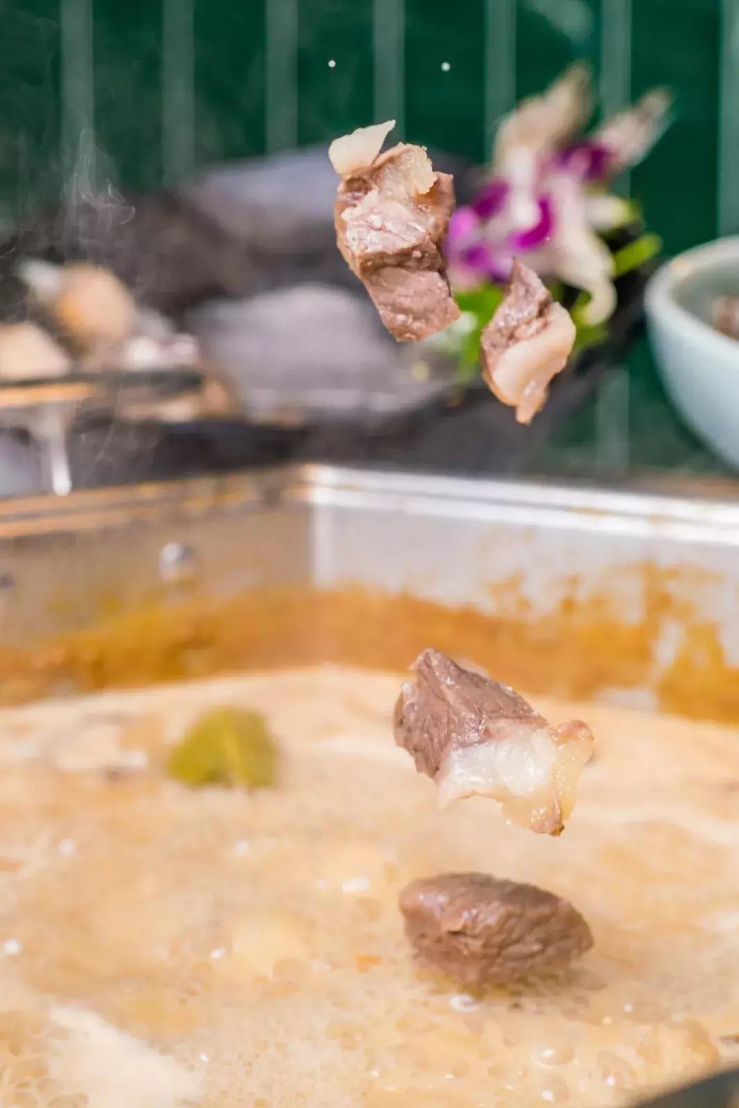 5.8折！魔都新开摩洛哥风「泰式海鲜火锅」，锅底、红膏蟹免费送