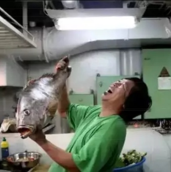 看看船员兄弟在船过年模式