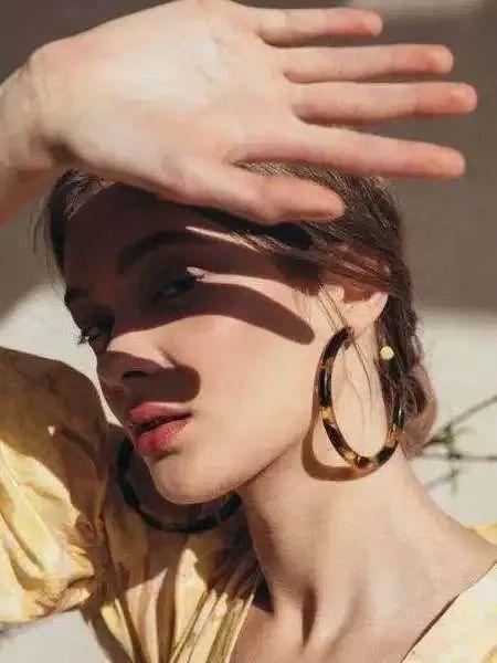 项链打结什么意思,项链耳环打结怎么解