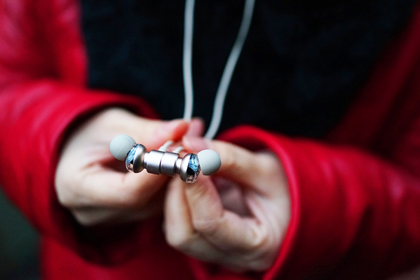 无痛感佩戴蓝牙耳机,无杂音佩戴舒服的蓝牙耳机