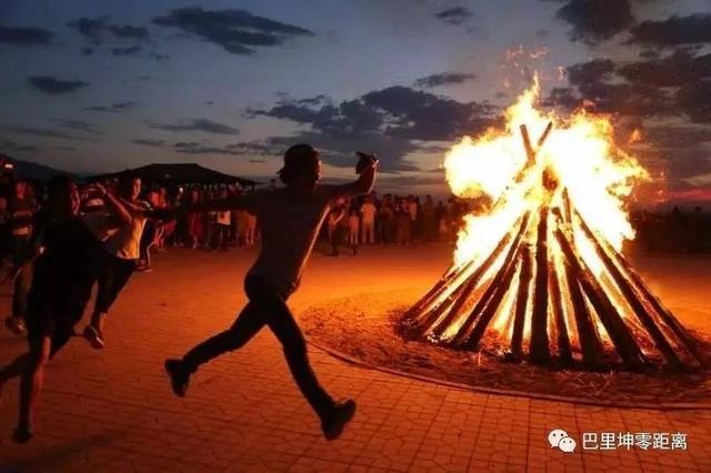 乐舞纵横,饕餮盛宴,哈密夜游正当时