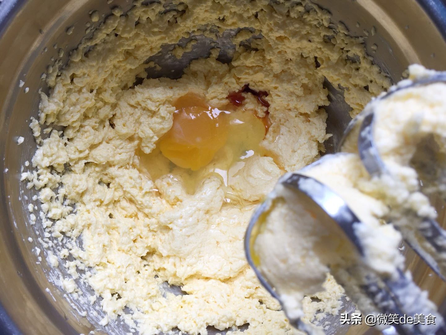 普通面粉做蛋卷的方法,不用面粉只用鸡蛋做的蛋卷