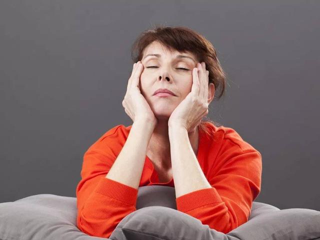 女人绝经后几年会变老卵巢有斑点,女人绝经了就真的老了吗