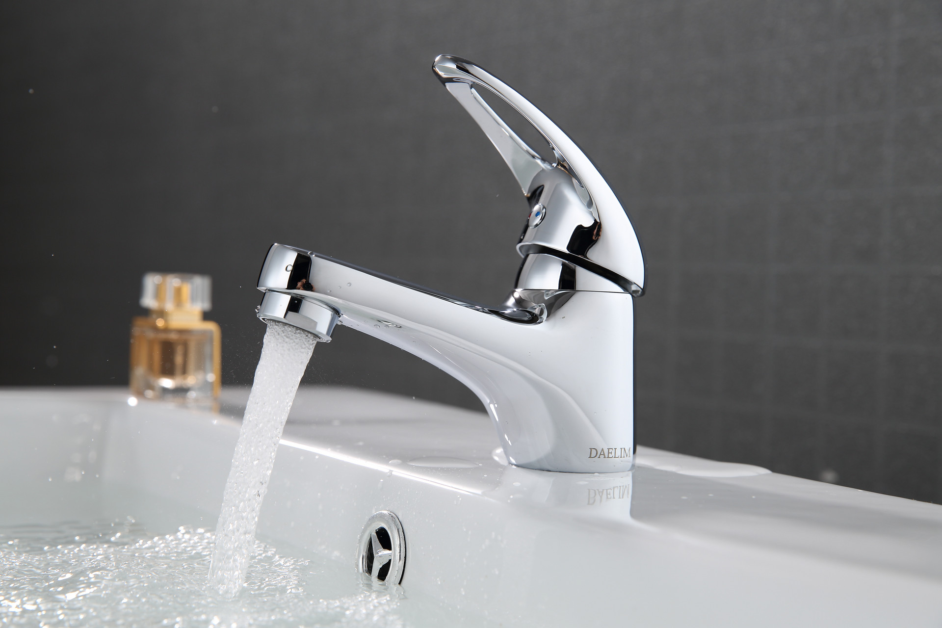 如何让宝宝远离烧烫伤,宝宝夏天烫伤的护理及注意事项