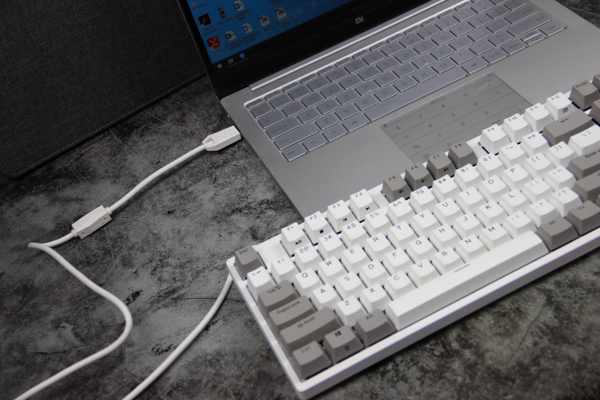 推荐一款新手使用的青轴机械键盘,银轴冰蓝灯机械键盘推荐