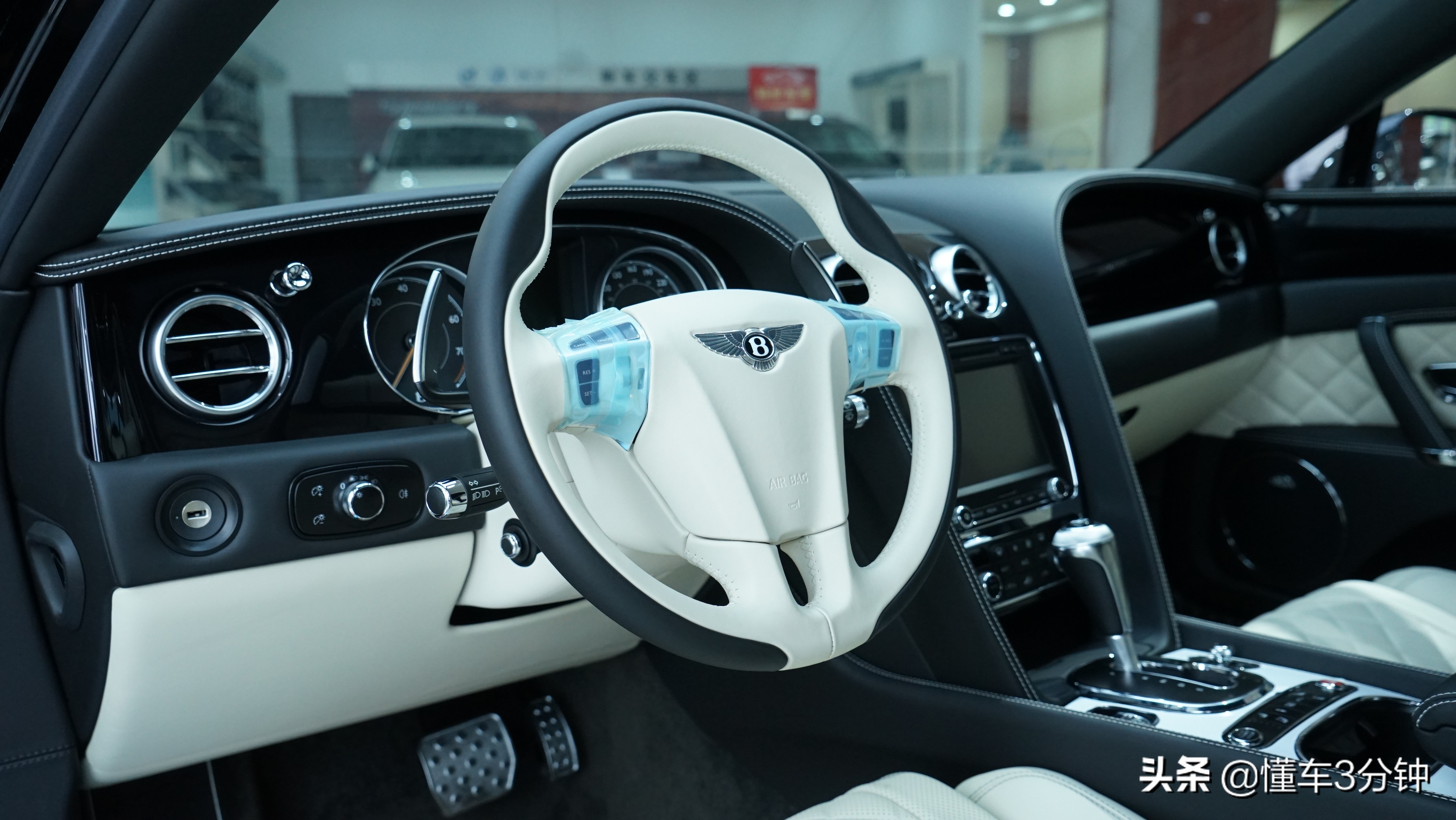 200多万的宾利飞驰和欧陆，4门和2门，我们该怎么挑呢？