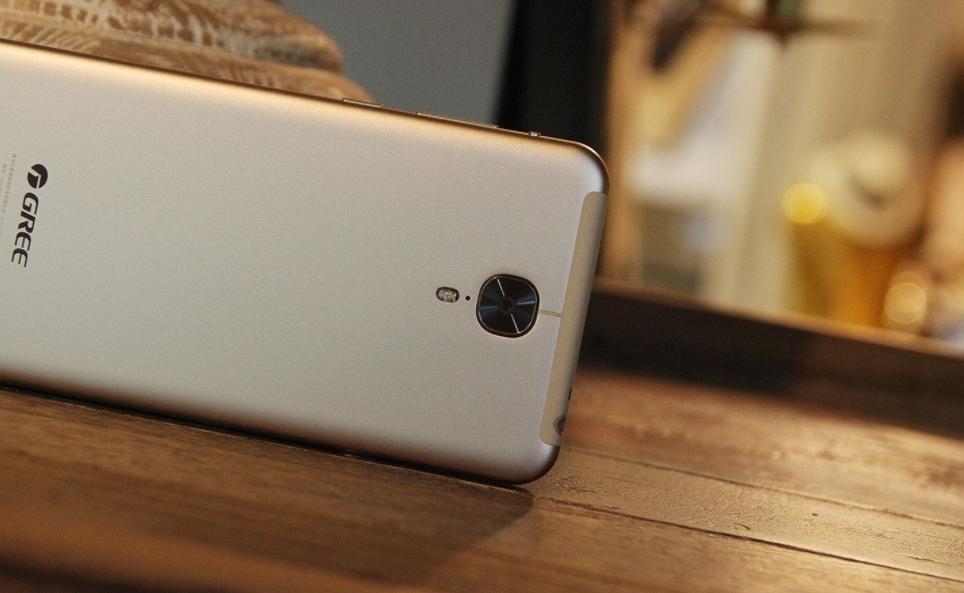 史诗级联动！苹果小米“纷纷起用”这一开机页面，老罗：带我一个