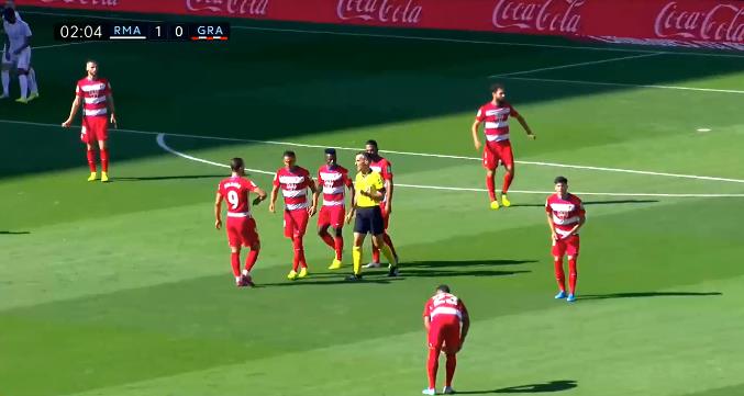 西甲裁判遭受围殴,皇马围攻裁判视频