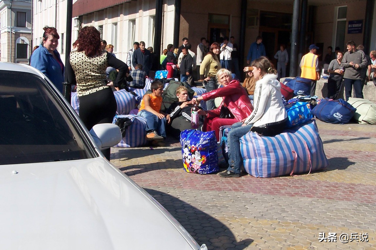 10吨猪肉换架米格24！以物换物：鞋子换坦克，衣服换军舰