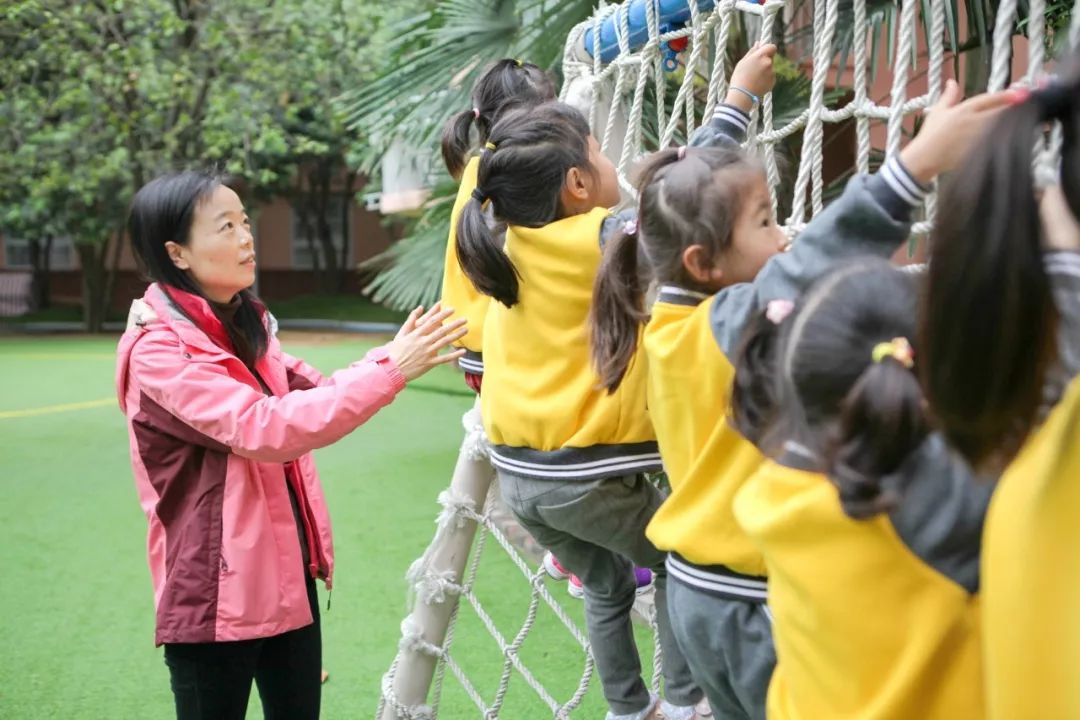 鍥犱负浼欓鑰屽嚭鍚嶇殑瀛︽牎,鍥犱负缇庨鐏殑瀛︽牎