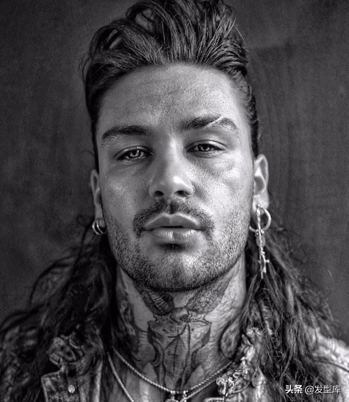 50岁鲻鱼头烫发发型,短发发型女2020流行发型鲻鱼头