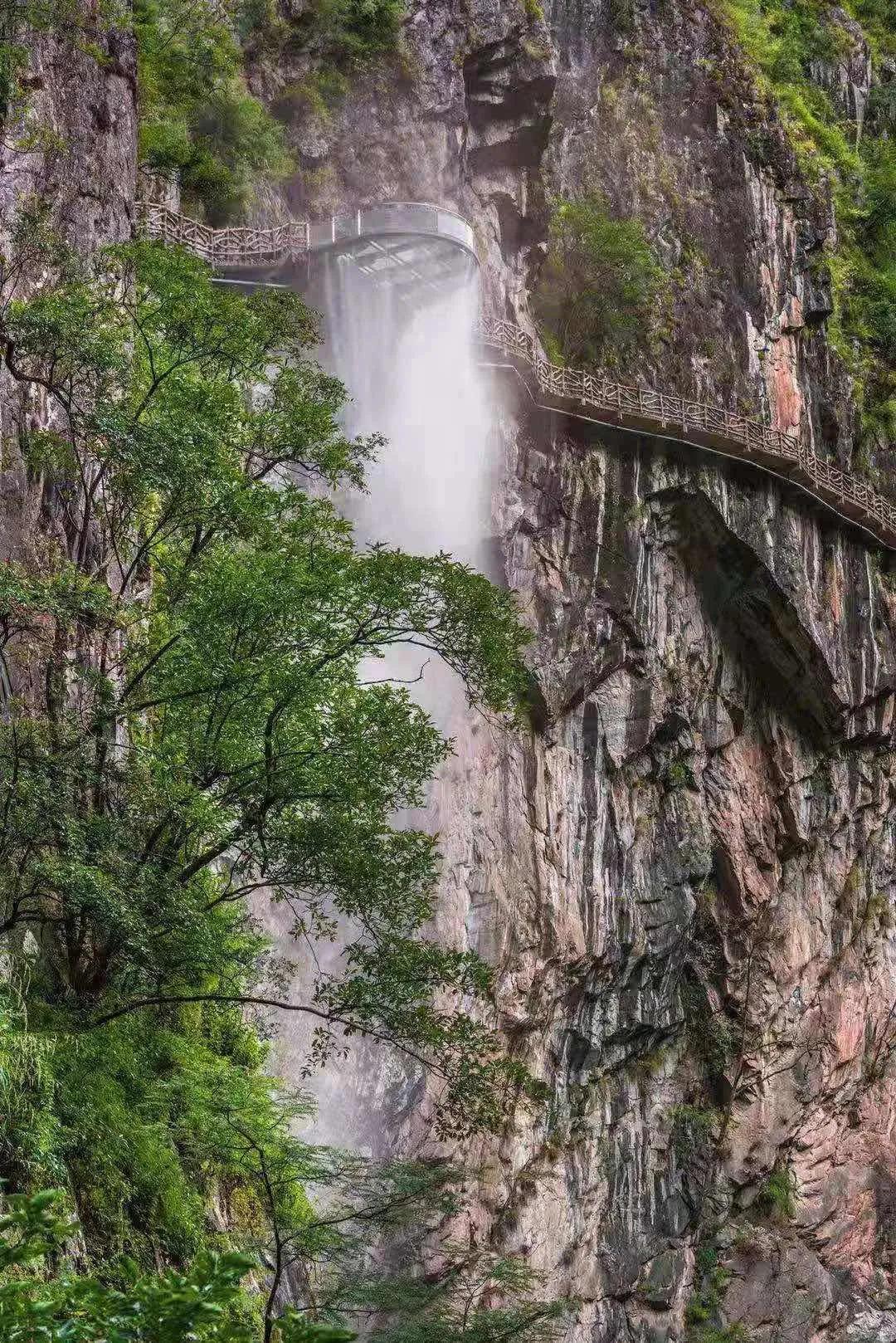 昆明玻璃栈道有哪些,昆明景点之玻璃栈道