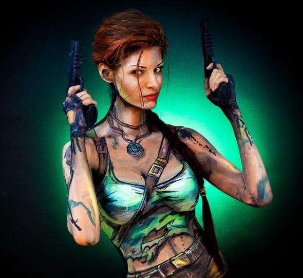 加拿大女孩爱玩人体彩绘，无需特效即把自己变成超级英雄和恶棍