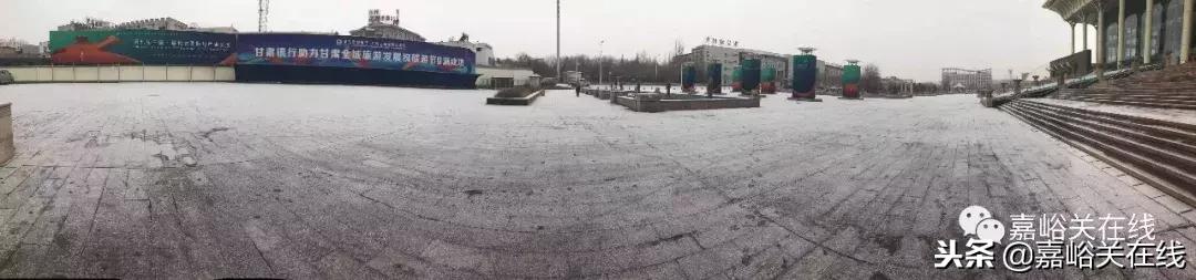 雪就这样悄无声息,开始期待冬天的嘉峪关了