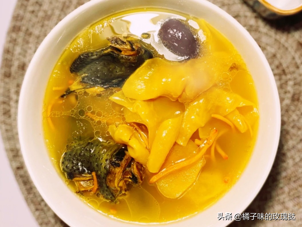 花胶木耳百合鸡汤的做法,百合南瓜羹花胶做法