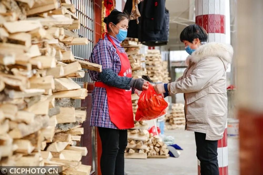 新华社丨铜陵村民不出门“代购”送上门