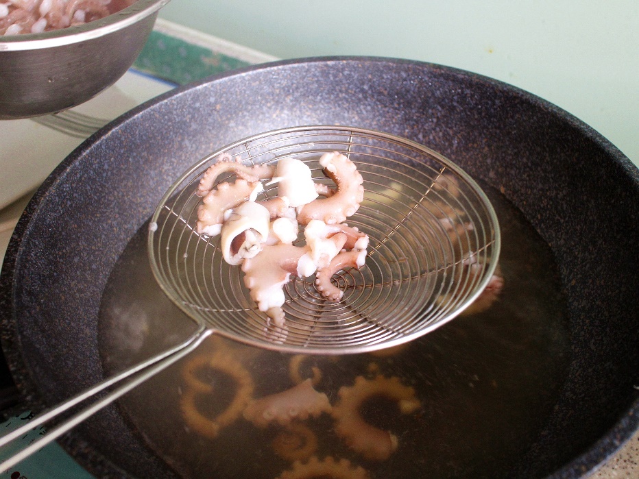 八爪鱼怎么炒好吃又简单的方法,新鲜八爪鱼怎么炒才没水分