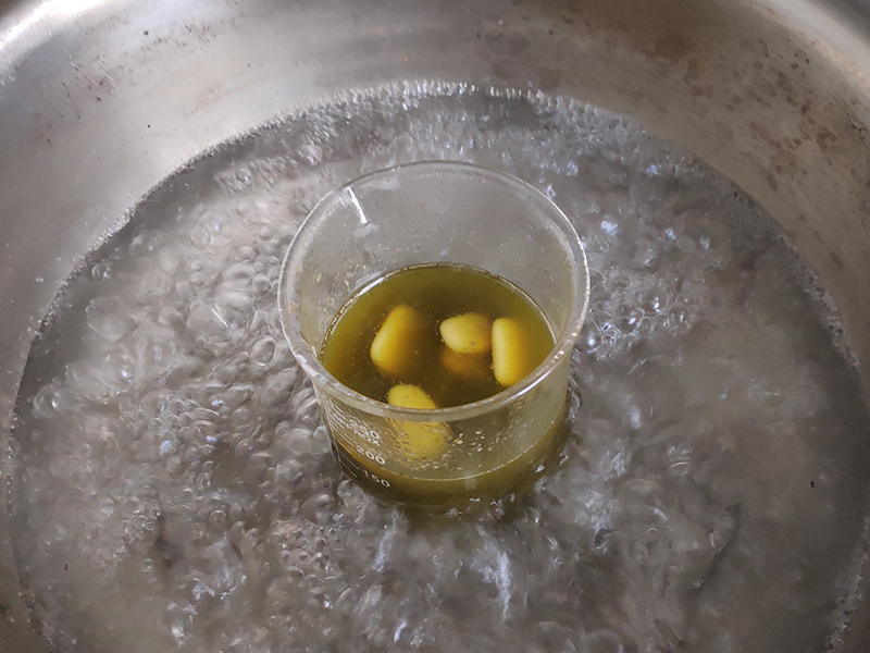 自制薄荷膏蜂蜡能用凡士林代替吗,薄荷膏制作方法用酒精泡的