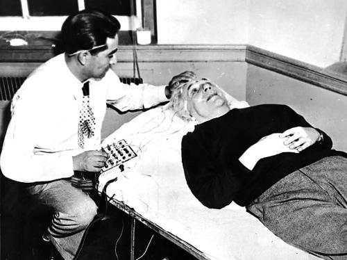 是非凡大脑让爱因斯坦成为物理学家，还是物理改变了他的大脑？