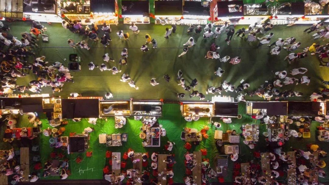 义乌国际商贸城一区生意火爆，地摊经济果然厉害