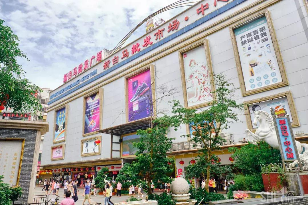 这里是东方世界,这里是东门英语怎么说