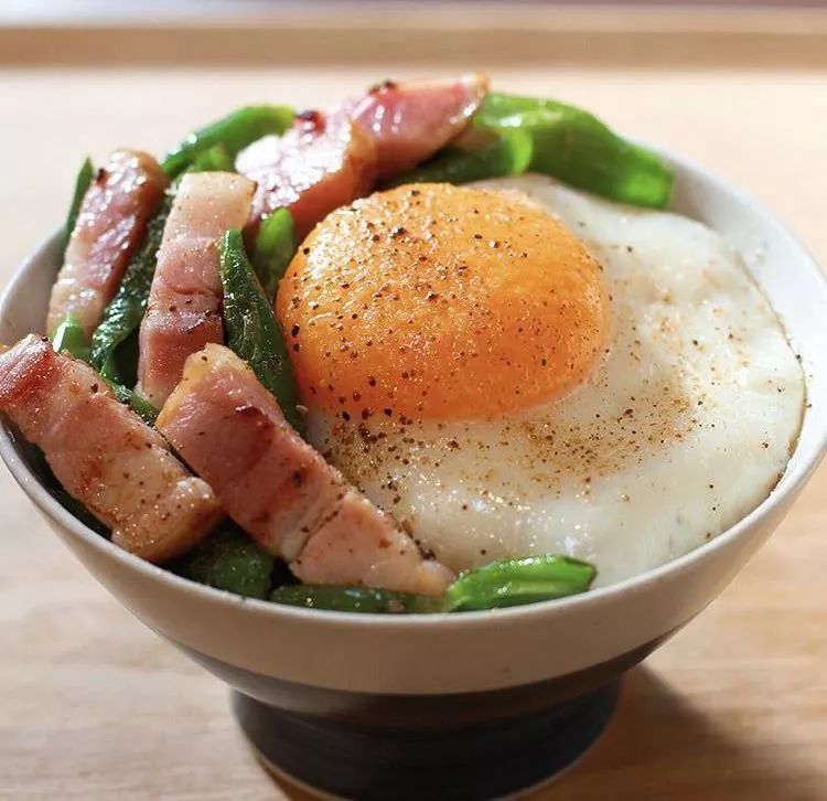 100日元在日本吃一天,100日元在日本吃寿司