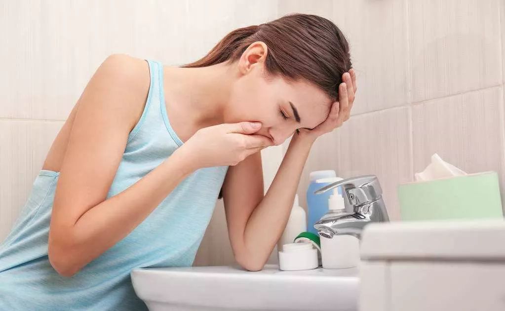 缓解孕期恶心呕吐的10个自然方法,孕妈怀孕恶心孕吐