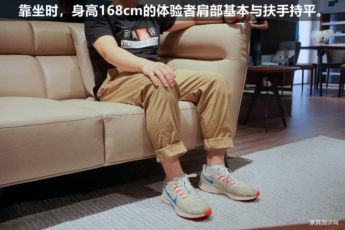 格调沙发哪个系列好用,黑白灰风格沙发搭配暖色沙发