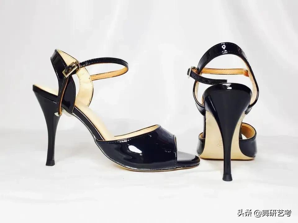 拉丁舞鞋大小怎么选,拉丁舞鞋怎么选适合自己的
