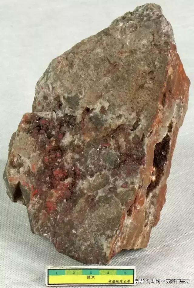 月球陨石与地球矿石的区别,月球陨石和矿石有什么区别