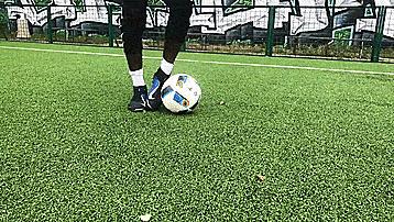 五人制足球超实用技巧,足球过人实用技巧1对多