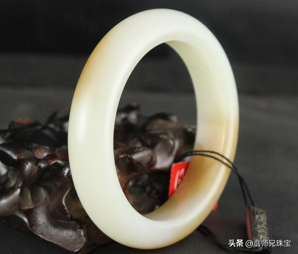 怎样辨别和田玉手镯的真伪,和田玉且末蓝手镯真假