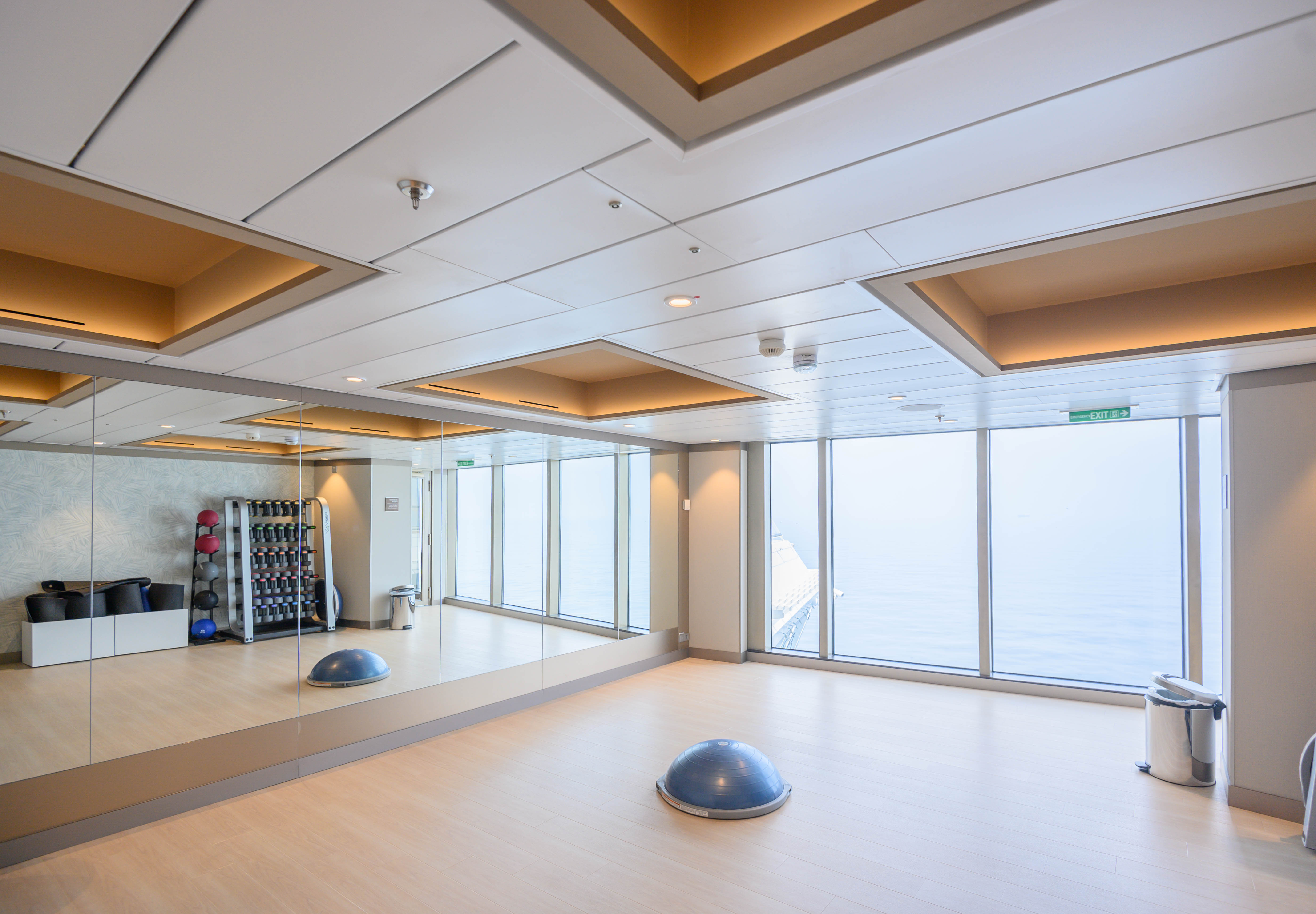 世界第一艘豪华邮轮,世界最大豪华邮轮首航