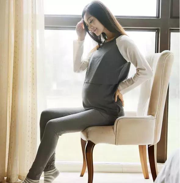 冬日里的漂亮准妈妈