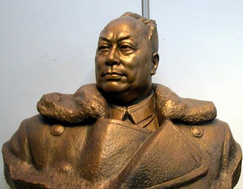 老蒋审视十大元帅名单，指着陈毅说：此人实在厉害，他做了什么？