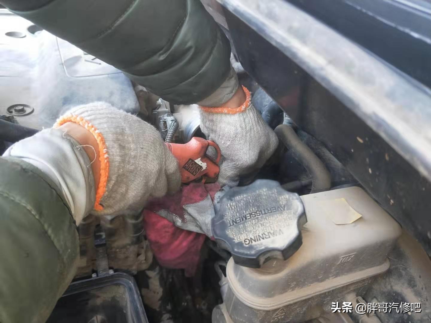 暖风防冻液怎么清洗,更换防冻液需要清理暖风水箱吗